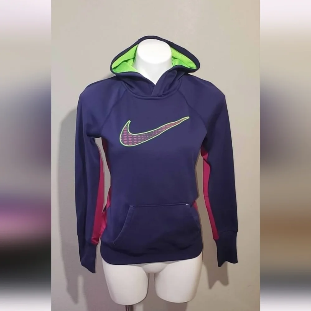 Women's NIKE Therma-Fit Hoodie Sweater